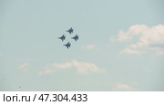 Russian air force aerobatic team Russian Knights SU-27. Стоковое видео, видеограф Алексей Сергеев / Фотобанк Лори