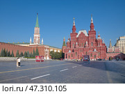 Исторический музей и Никольская башня на Красной площади в Москве, Россия (2024 год). Редакционное фото, фотограф Елена Коромыслова / Фотобанк Лори