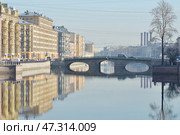 Солнечный Санкт-Петербург. Река Фонтанка (2019 год). Стоковое фото, фотограф Александр Алексеев / Фотобанк Лори