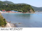 Пляж Черного моря в Бетте. Курортный поселок Краснодарского края (2010 год). Редакционное фото, фотограф Дорощенко Элла / Фотобанк Лори