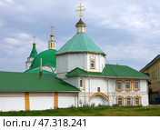 Здания Свято-Троицкого православного мужского монастыря. Чувашия, Чебоксары, улица Константина Иванова (2020 год). Редакционное фото, фотограф Алексей Иванов / Фотобанк Лори