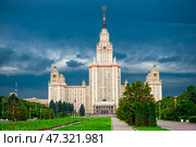 Thunderous dramatic view of the Stalin high-rise of Lomonosov Moscow State University. Russia (2017 год). Стоковое фото, фотограф Константин Лабунский / Фотобанк Лори