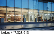 Beautiful glass facade of the premises for renting shop. For designers as example of outdoor advertising and signage placement. Стоковое AI-видео, аниматор Sergey Grishin / Фотобанк Лори