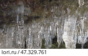 Ice cave on Baikal lake in winter. Стоковое видео, видеограф Михаил Коханчиков / Фотобанк Лори