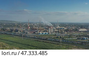 Oil and gas refinery plant petrochemical industry. Стоковое видео, видеограф Михаил Коханчиков / Фотобанк Лори