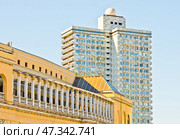 Улица Новый Арбат, дома 1 и 6. Москва. Россия. Редакционное фото, фотограф E. O. / Фотобанк Лори
