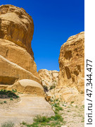 Petra. Wadi Musa, Jordan, panoramic view of Siq Gorge canyon sandstone cliffs and rocks at daytime (2023 год). Стоковое фото, фотограф Сергей Богомяко / Фотобанк Лори