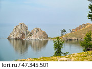 Скала Шаманка. Хужирский залив летним днем. Озеро Байкал. Стоковое фото, фотограф Александр Тараканов / Фотобанк Лори