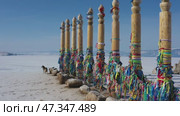 Ritual pillars with colorful ribbons on Lake Baikal. Стоковое видео, видеограф Михаил Коханчиков / Фотобанк Лори