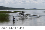 Посадка гидросамолета на воду (2016 год). Редакционное фото, фотограф Максим Гулячик / Фотобанк Лори