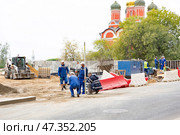 Patriarchal Compound of Temples in Zaryadye in Kitay-gorod, Repair of sidewalks (2017 год). Редакционное фото, фотограф Ирина Мойсеева / Фотобанк Лори