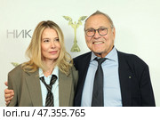 Режиссер Андрей Кончаловский и актриса Юлия Высоцкая. Редакционное фото, фотограф Ольга Зиновская / Фотобанк Лори