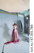 Stunning bride in captivating backstage transformation with dramatic art. Стоковое видео, видеограф Гурьянов Андрей / Фотобанк Лори