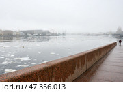 На набережной Лейтенанта Шмидта. Весна в Петербурге. Стоковое фото, фотограф Александр Алексеев / Фотобанк Лори