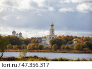 Юрьев монастырь на берегу реки Волхов (2022 год). Стоковое фото, фотограф Юлия Бабкина / Фотобанк Лори