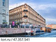Доходные дома М.Ф. Руазде - Меблированные комнаты О.Н. Мухиной, река Мойка, Санкт-Петербург. Редакционное фото, фотограф Baturina Yuliya / Фотобанк Лори