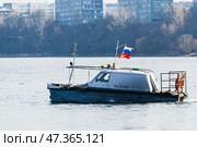 Буксирно-моторный катер (БМК РКЯ 04-51). Река Енисей Красноярский край, Красноярск. Протока Ладейская. Редакционное фото, фотограф Бородкин Андрей / Фотобанк Лори