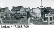 Германия, 1945. Эйдткунен. Плакат: "Воин Красной Армии, перед тобой логово фашистского зверя!" Стоковое фото, фотограф Retro / Фотобанк Лори