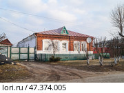 Старинный дом из красного кирпича на улице 3-го Интернационала, 20 в поселке Мстёра. Стоковое фото, фотограф Сергей Овчинников / Фотобанк Лори
