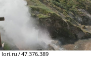 Erupting geyser Bolshoy in Valley of Geysers. Стоковое видео, видеограф Михаил Коханчиков / Фотобанк Лори