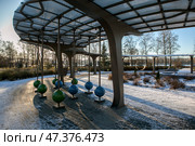 Заневский парк. Зона с качелями. Красногвардейский район. Санкт-Петербург. Редакционное фото, фотограф Сергей Афанасьев / Фотобанк Лори