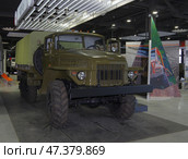Грузовой автомобиль Урал-375Д, экспонат музейно-выставочного центра автозавода "Урал". Город Миасс, Челябинская область. Редакционное фото, фотограф Алексей Иванов / Фотобанк Лори