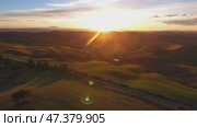 Tuscany aerial road and cypresses at sunset (2017 год). Стоковое видео, видеограф Михаил Коханчиков / Фотобанк Лори