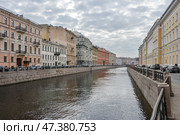 Санкт-Петербург. Набережная реки Мойки, восточный фасад здания Главного штаба. Вид с Певческого моста. Стоковое фото, фотограф Александр Алексеев / Фотобанк Лори