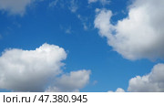 Observe the tranquil beauty of windy clouds as they gracefully move through a clear blue sky, captured in stunning slow motion to reveal their dynamic patterns and elegance. Стоковое видео, видеограф Юлия Петровская / Фотобанк Лори