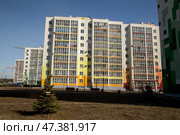 Высотные дома нового района с развитой инфраструктурой. Стоковое фото, фотограф Ольга Дубровская / Фотобанк Лори