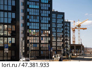 Высотные дома нового района с развитой инфраструктурой. Редакционное фото, фотограф Ольга Дубровская / Фотобанк Лори