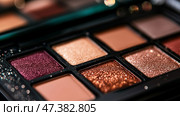 Bright and shimmery eyeshadow palette showcasing warm tones for makeup enthusiasts and artists. Стоковое AI-изображение, AI-художник Сергей Толмачёв / Фотобанк Лори