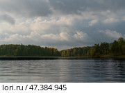 Lake Ladoga near the village Lumivaara on a sunny autumn day, Ladoga skerries, Lakhdenpokhya, Republic of Karelia, Russia. Стоковое фото, фотограф Ula Ulachka / Фотобанк Лори
