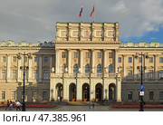 Mariinsky Palace, also known as Marie Palace (1844), Neoclassical imperial palace on St Isaac's Square on summer evening. Saint Petersburg, Russia (2024 год). Редакционное фото, фотограф Валерия Попова / Фотобанк Лори