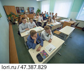 Voronovo, Belarus - January 26, 2019: Students during the lesson are sitting at their desks. Russian school. Редакционное фото, фотограф Mikhail Davidovich / Фотобанк Лори