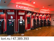 Row of HSBC ATM Machines in Express Banking Area. London, UK, 24 December 2023. Редакционное фото, фотограф Zydrius Tartenis / Фотобанк Лори