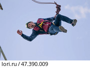 Belarus, Gomel, May 06 2017.Jumping with a rope.Flight down on the rope.Engage in ropejumping.Dangerous hobbies. Редакционное фото, фотограф Лазаренко Светлана / Фотобанк Лори