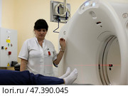 City of Gomel, Belarus May 31, 2017.Main medical hospital.An unknown woman is made magneto-resonant therapy.Medical examination of the body. Редакционное фото, фотограф Лазаренко Светлана / Фотобанк Лори