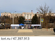 Панорама на АО НПП Исток с площади Победы ранней весной. Редакционное фото, фотограф Владимир Шипикин / Фотобанк Лори