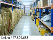 Склад с автомобильными запасными частями. Храниние, продажа автозапчастей, склад. Редакционное фото, фотограф Терехова Марина / Фотобанк Лори