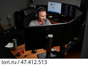 "Ночной хакер за работой" "Таинственный звонок в темноте" "Киберпреступник на связи" "Работа в тени: ночной звонок" Телефонное мошенничество. Обман по телефону. Стоковое AI-изображение, AI-художник Сергей Расторгуев / Фотобанк Лори