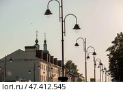 Zaraysk, Russia, August 7, 2023. Sovetskaya Street and the Trinity Church on a sunny evening. Стоковое фото, фотограф Photojuli / Фотобанк Лори