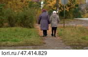 life in Russian village in autumn. Стоковое видео, видеограф Алексей Сергеев / Фотобанк Лори