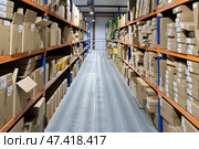 Склад с автомобильными запасными частями. Храниние, продажа автозапчастей, склад. Редакционное фото, фотограф Терехова Марина / Фотобанк Лори