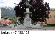 Фонтан в городе Инсбрук. Австрия. Весна. Май. Fountain in the city of Innsbruck. Austria. Spring. May. Редакционное видео, видеограф Горшков Александр / Фотобанк Лори