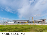 За забором строится станция метро " Потапово" (2024 год). Редакционное фото, фотограф Валерий Иванович Клейменов / Фотобанк Лори