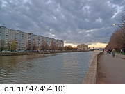 Вечерние сумерки над Преголей. Калининград (2013 год). Стоковое фото, фотограф Ирина Борсученко / Фотобанк Лори