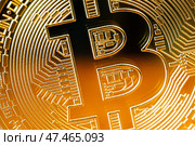 Биткойн крупным планом — символ цифровой валюты и технологии блокчейн. Стоковое фото, фотограф Александр Жуков / Фотобанк Лори