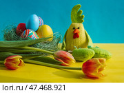 Петушок и яйца на пасху (2021 год). Редакционное фото, фотограф Нелли Тумакова / Фотобанк Лори