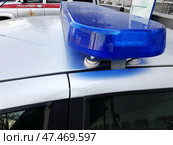 Синяя мигалка на крыше автомобиля Росгвардии. Редакционное фото, фотограф Ольга Дерябина / Фотобанк Лори